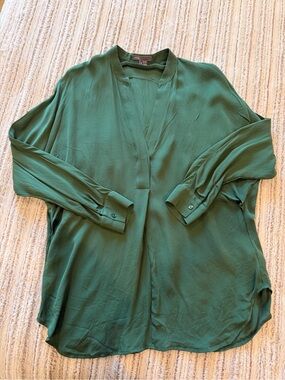 Vince Green V-Neck Long Sleeve Women's Top